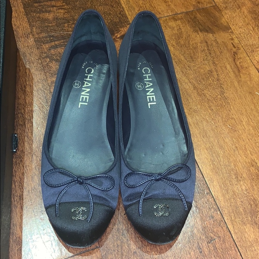 Authentic satin Chanel Navy ballet flats